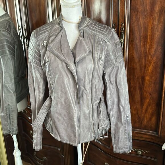 Guess Leather Jacket. - Picture 1 of 11